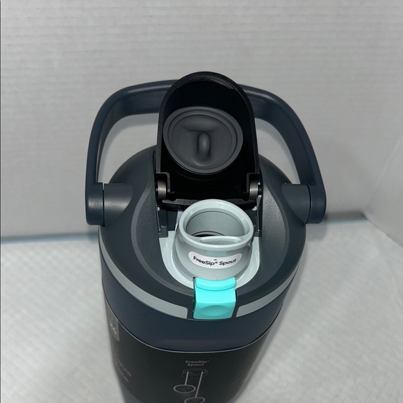 Owala Dark Blue Insulated Water Bottle with Straw 40oz (1185ml) - Picture 7 of 12